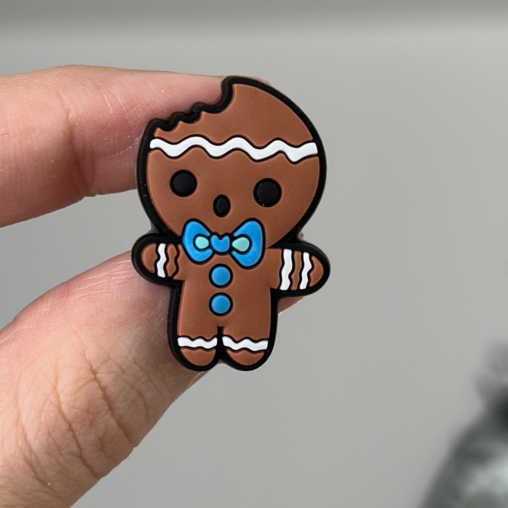 5/$10 - 10/$15 gingerbread croc charm